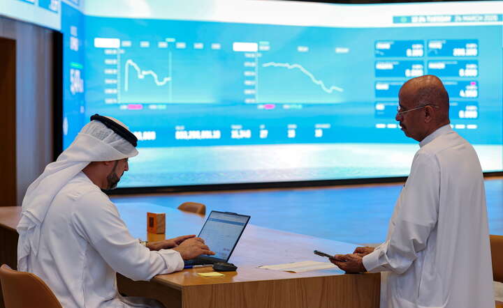 Dealerzy rynku walutowego w Dubaju, 24 marca 2026 / autor: PAP/ EPA/ALI HAIDER 