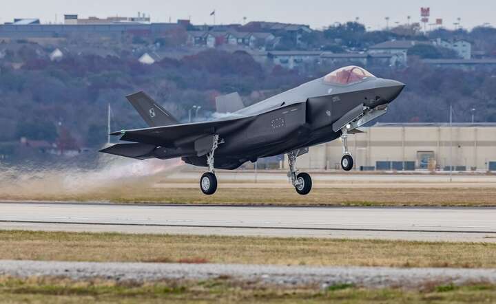 Amerykański myśliwiec V generacji Lockheed Martin F-35, który służy także w polskim lotnictwie / autor: materiały prasowe