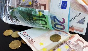 Inwestorzy rzucili się na tanie waluty, WIG20 wciąż pod 2100 pkt.