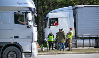 Tiry czekają 9 dni na przejazd. Około 500 pojazdów