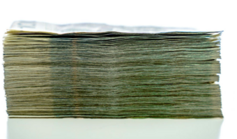 Złoty słabszy, inwestorzy czekają na Fed