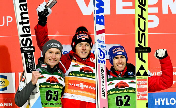 zwycięzca Dawid Kubacki, Słoweniec Anze Lanisek (L) i Stefan Kraft (P) z Austrii / autor: fotoserwis PAP