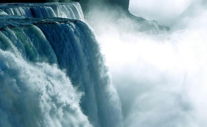 Niagara w USA będzie podświetlona na biało czerwono.  / autor: Pixabay
