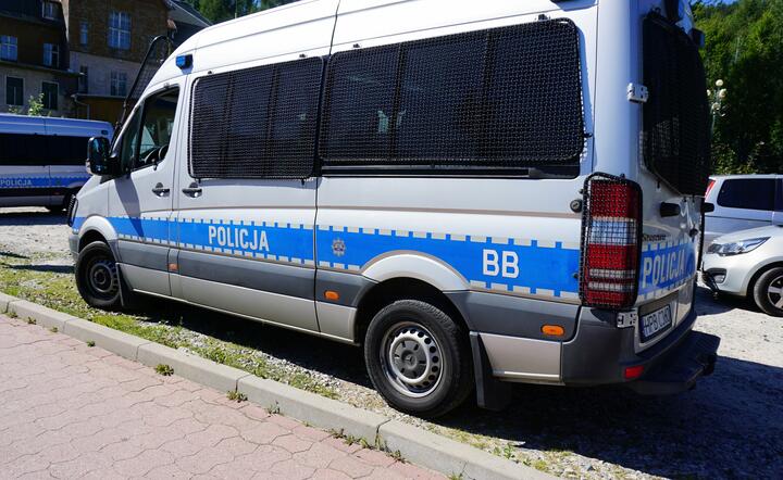 Od początku kryzysu na polsko-białoruskiej granicy policjanci z całego kraju, pełniący tam obecnie służbę, zatrzymali w Podlaskiem 324 tzw. kurierów / autor: Fratria / MK