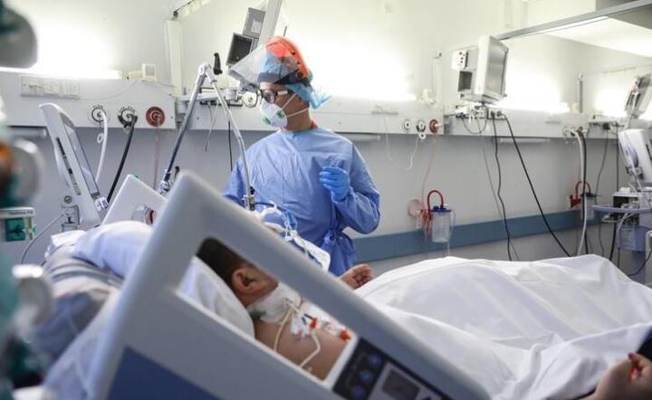 Polacy boją się pandemii i zubożenia