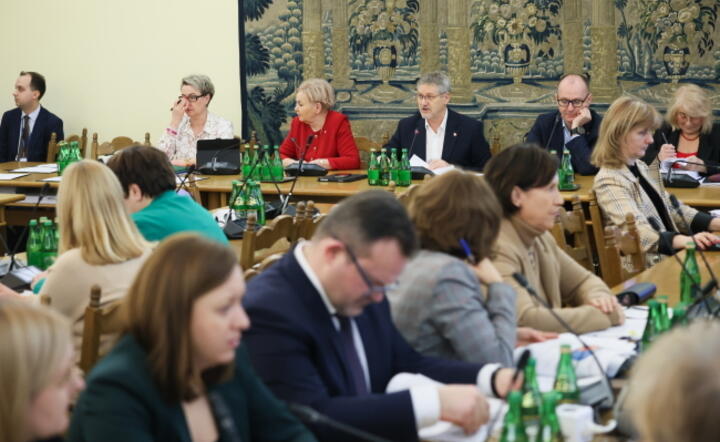 POSIEDZENIE SEJMOWEJ KOMISJI FINANSÓW PUBLICZNYCH / autor: PAP / Leszek Szymański
