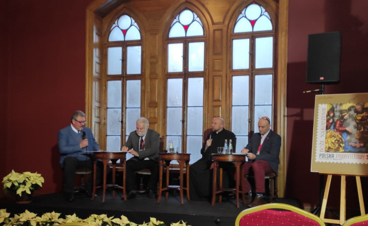 O pomaganiu, ofiarności i czasach kryzysu na debatach kongresu 108 błogosławionych