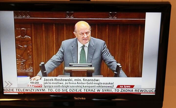 Jacek V. Rostowski jeszcze jako minister finansów w 2012 roku 'wyjaśnia' z trybuny sejmowej aferę Amber Gold / autor: fot. Fratria