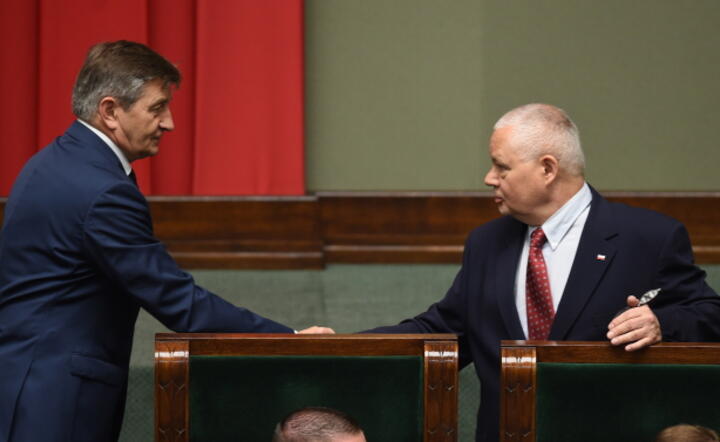 Marszałek Sejmu Marek Kuchciński gratuluje wyboru prof. Adamowi Glapińskiemu, fot. PAP/Radek Pietruszka