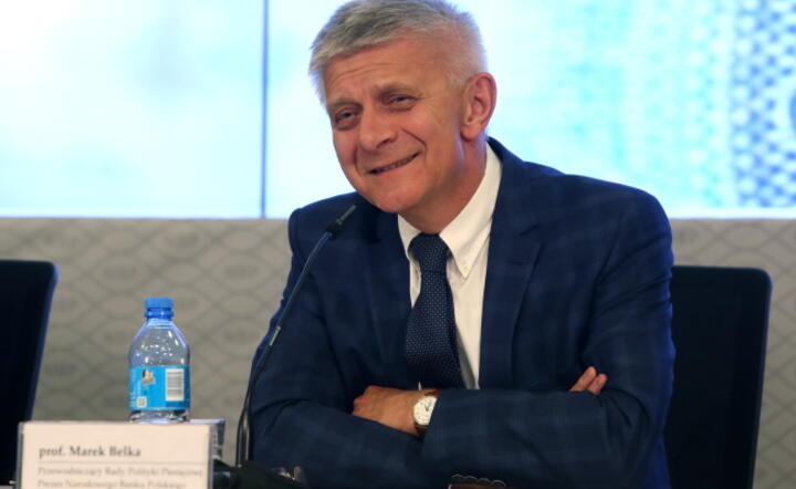 Prezes NBP Marek Belka, podczas konferencji prasowej, po posiedzenie Rady Polityki Pieniężnej. Było to ostatnie posiedzenie RPP pod kierownictwem Belki, fot. PAP/Tomasz Gzell
