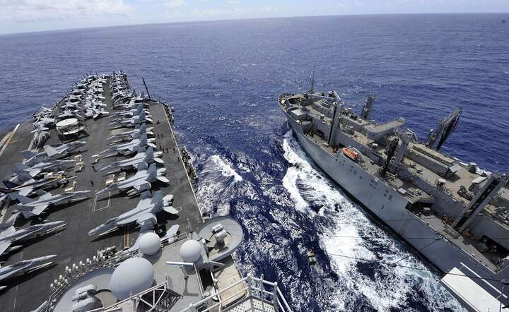 Lotniskowiec USS Nimitz w trakcie ćwiczeń morskich / autor: Pixabay