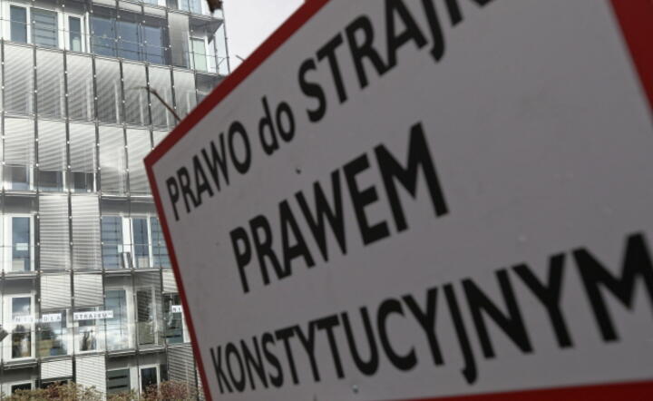 Strajk pracowników LOT / autor: PAP/Leszek Szymański