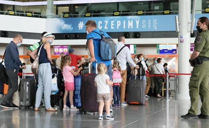 Podróżni  / autor: PAP