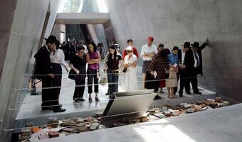 Haarec: Yad Vashem winne wyjaśnień ws. prezydenta Dudy