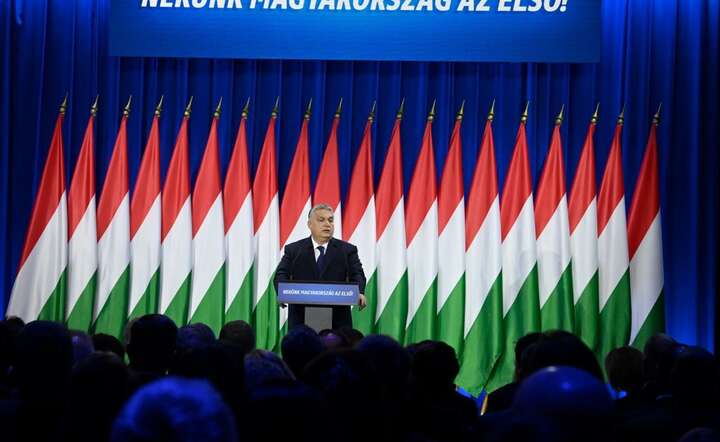 Viktor Orban  / autor: PAP/EPA/SZILARD KOSZTICSAK