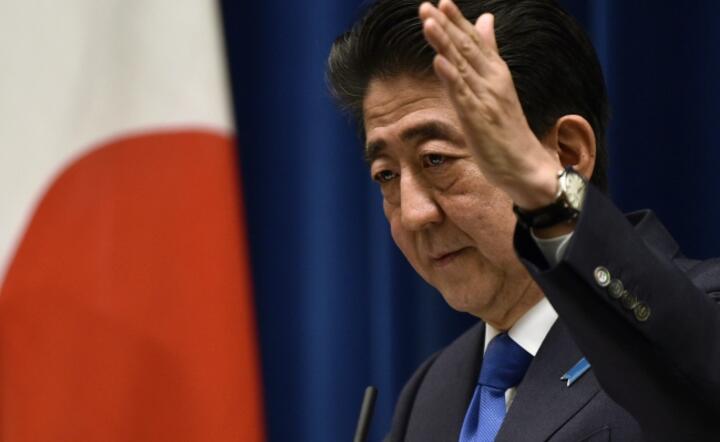Premier Japonii Shinzo Abe, fot. PAP/ EPA/FRANCK ROBICHON 