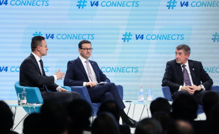 Mateusz Morawiecki, Andrej Babisz, Peter Szijjart / autor: PAP/Rafał Guz