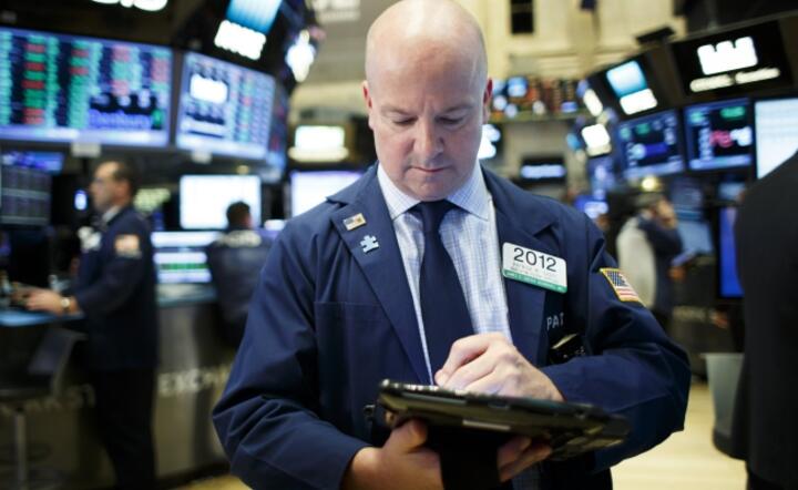 Makler na parkiecie NYSE, fot. PAP/EPA/JUSTIN LANE 