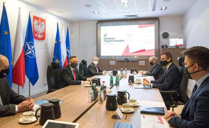 Andrzej Duda, Mateusz Morawiecki, Adam Niedzielski, Michał Dworczyk, Paweł Soloch, Krzysztof Saczka / autor: PAP/Igor Smirnow