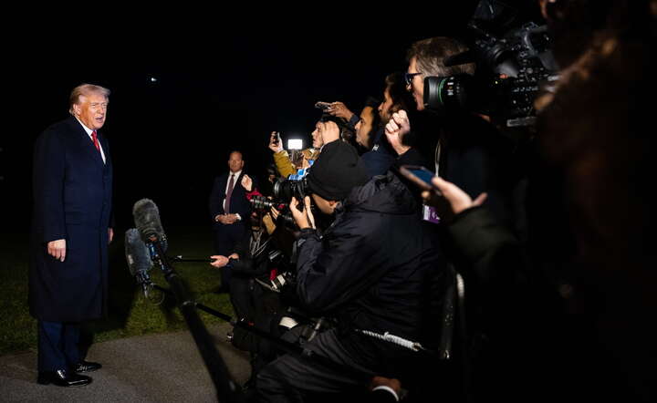 Prezydent USA Donald Trump na konferencji prasowej w Białym Domu przed odlotem w podróż do Azji / autor: PAP/EPA/Francis Chung