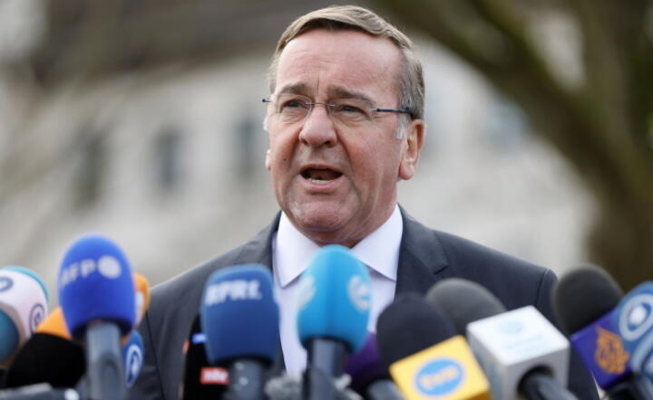 Nowy minister obrony Niemiec Boris Pistorius na konferencji w Ramstein / autor: PAP/EPA/RONALD WITTEK 