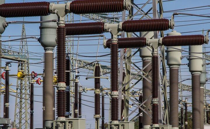 Każdy panel o powierzchni 2 metrów kw., działający 24 godziny na dobę, zużywa od 7500 do 12 200 kWh rocznie / autor: Pixabay