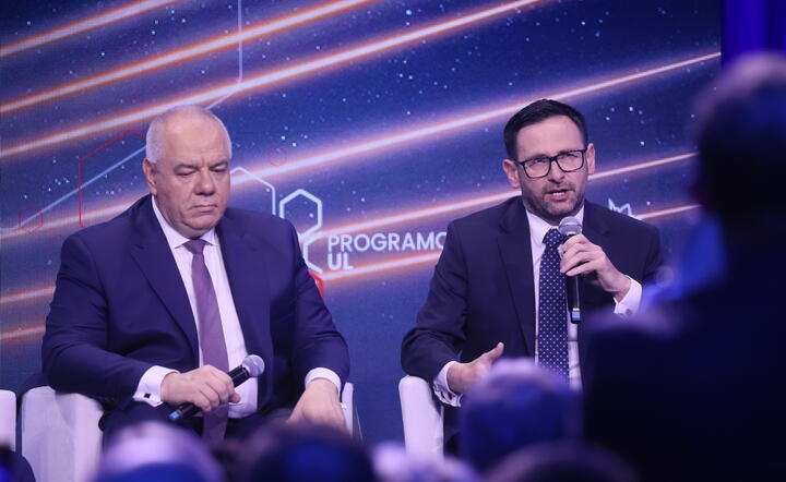 Wicepremier Jacek Sasin, Prezes PKN Orlen Daniel Obajtek / autor: pap