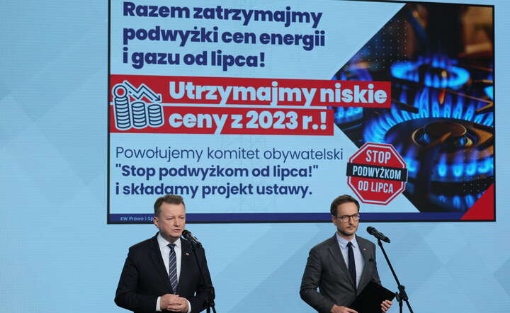 Przewodniczący KP PiS Mariusz Błaszczak i poseł Waldemar Buda podczas konferencji prasowej w siedzibie partii w Warszawie / autor: PAP/Paweł Supernak