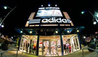 Niechlubna historia Adidasa