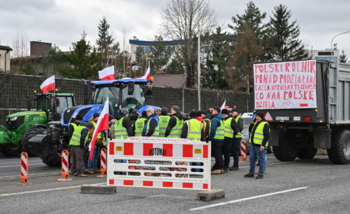  Protest rolników na alei Jana III Sobieskiego we Wrocławiu / autor: PAP/Maciej Kulczyński