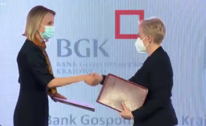 wiceprezes EBI Teresa Czerwińska i prezes BGK Beata Daszyńska-Muzyczka / autor: Fratria