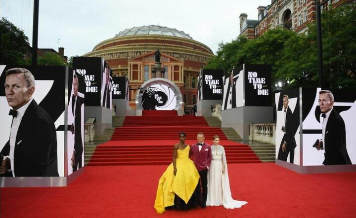 James Bond - premiera nowego filmu  / autor: PAP/EPA/NEIL HALL