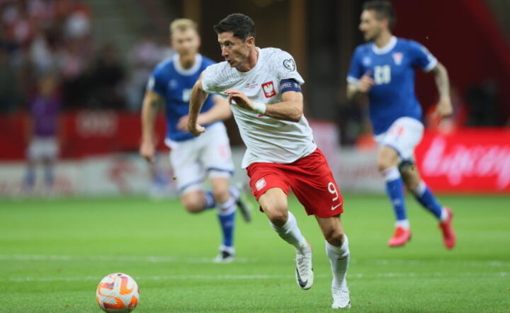 Polak Robert Lewandowski podczas meczu eliminacyjnego grupy E piłkarskich mistrzostw Europy z Wyspami Owczymi, 7 września / autor: PAP/Leszek Szymański