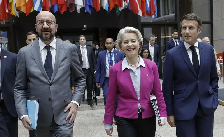 Michel, Leyen, Macron / autor: PAP/EPA/OLIVIER HOSLET