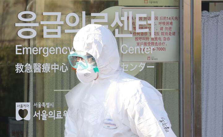 Samolotem z Wuhan przyleciało 250 osób, w tym 100 Francuców / autor: PAP/EPA/YONHAP