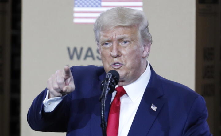 Donald Trump dekretem nałożył sankcje na szefową administracji Hongkongu Carrie Lam oraz 10 innych urzędników / autor: PAP/EPA/DAVID MAXWELL