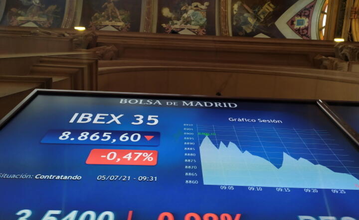IBEX 35 spada o 0,35 procent w poniedziałek / autor: EPA/PAP