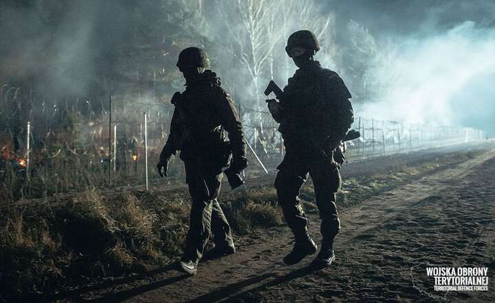 Migranci zaatakowali patrol. Dwaj Polacy ranni