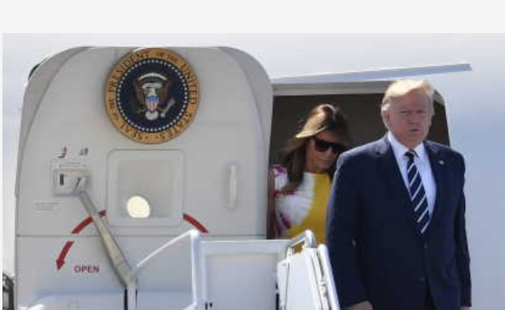 Donald Trump  / autor: PAP/EPA/JULIEN DE ROSA