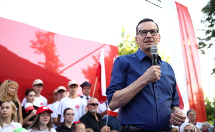 Premier Mateusz Morawiecki podczas spotkania z mieszkańcami miasta w Kolbuszowej / autor: PAP/Łukasz Gągulski