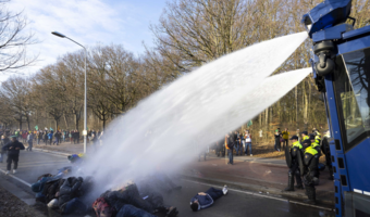 Aktywiści klimatyczni „brutalnie” wykorzystują dzieci w swoich protestach