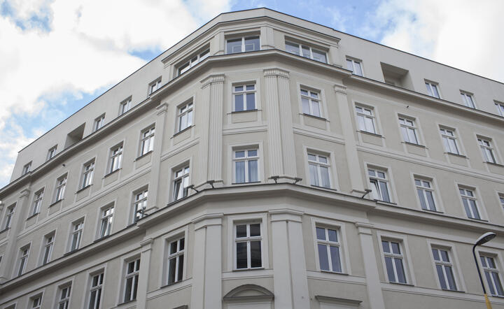  Kamienica na Mokotowskiej 63 w Warszawie, będąca przedmiotem działań komisji weryfikacyjnej ds. reprywatyzacji nieruchomości warszawskich. / autor: Fratria