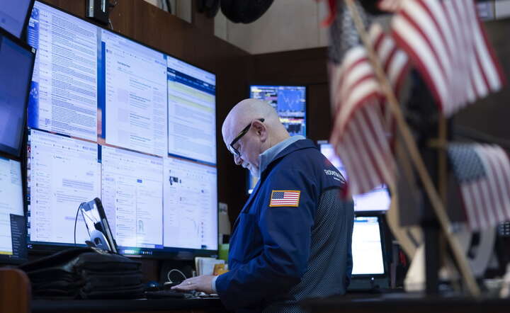 Makler na Wall Street / autor: PAP/EPA/JUSTIN LANE 