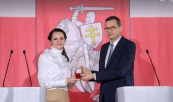 Premier przekazuje klucze Cichanouskiej do Domu Białoruskiego w Polsce [ZDJĘCIA]