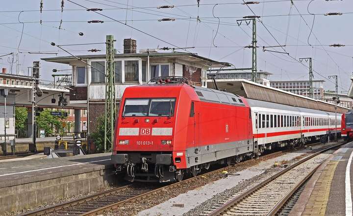 Pociąg Intercity Deutsche Bahn  / autor: Pixabay