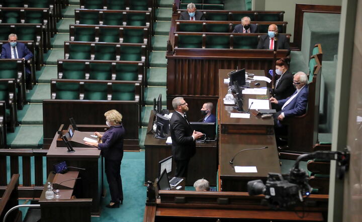 Przyjęto ustawę o e-doręczeniach / autor: PAP
