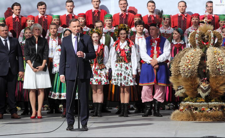 SPAŁA DOŻYNKI PREZYDENCKIE / autor: PAP/Roman Zawistowski