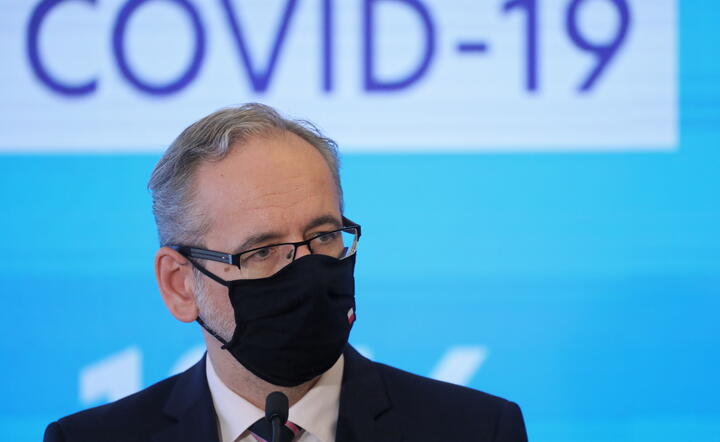 Minister zdrowia Adam Niedzielski podczas konferencji prasowej, / autor: PAP/Paweł Supernak