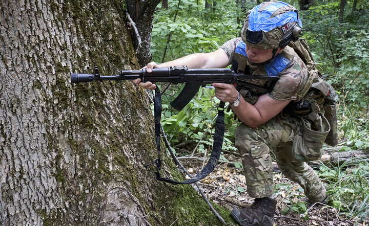 Wojna na Ukrainie trwa już drugi rok / autor: PAP/EPA/SERGEY KOZLOV