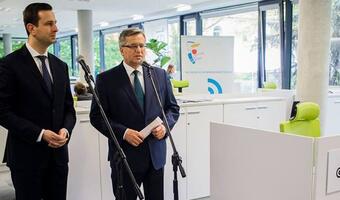 Odchodzący Komorowski na pożegnanie dał 11 mln złotych swoim urzędnikom. Wszystko z pieniędzy Polaków
